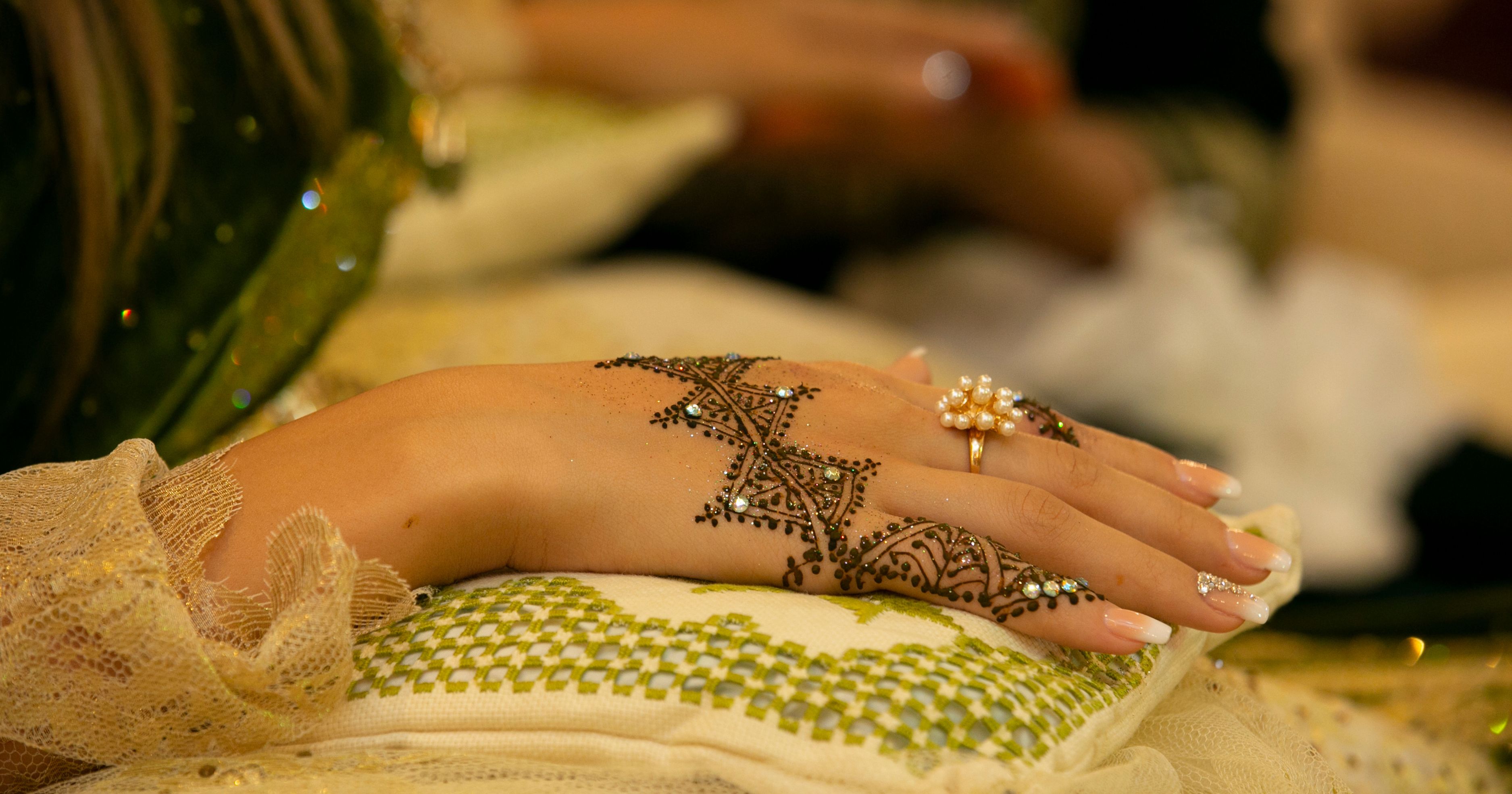 One Hand Henna
